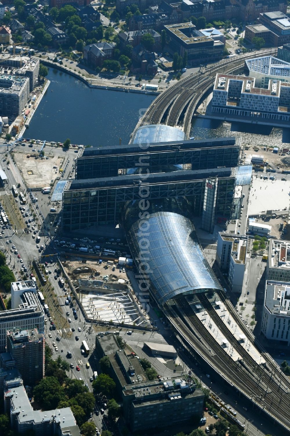 Berlin from the bird's eye view: Track progress and building of the main station of the railway in Berlin, Germany