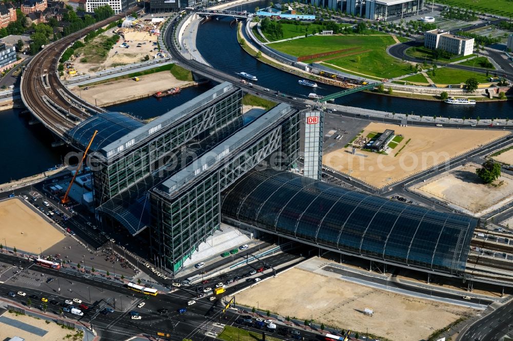 Berlin from above - Track progress and building of the main station of the railway in Berlin, Germany