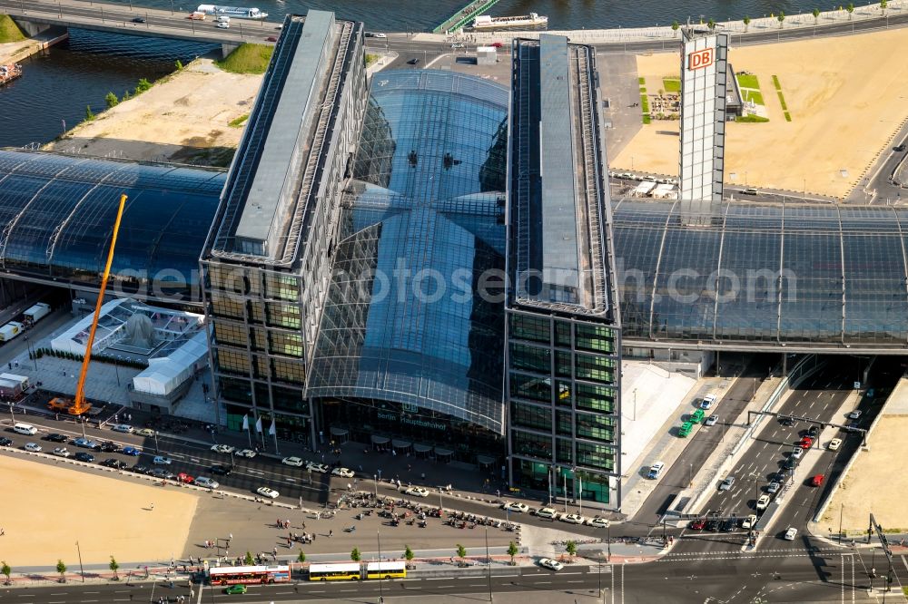 Berlin from the bird's eye view: Track progress and building of the main station of the railway in Berlin, Germany