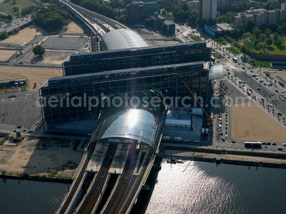 Berlin from the bird's eye view: Track progress and building of the main station of the railway in Berlin, Germany