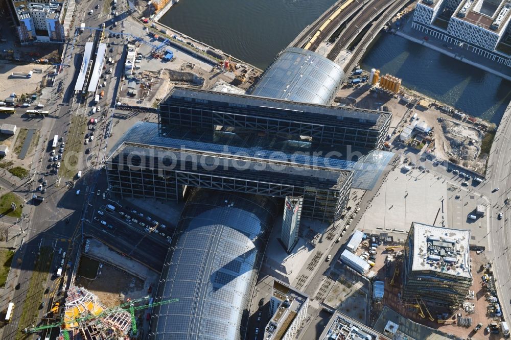 Berlin from the bird's eye view: Track progress and building of the main station of the railway in Berlin, Germany