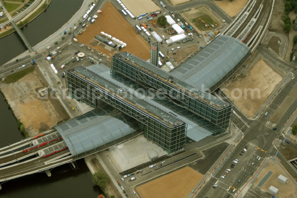 Berlin from the bird's eye view: Track progress and building of the main station of the railway in Berlin, Germany