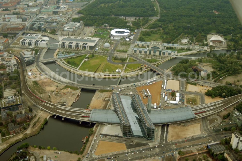 Berlin from the bird's eye view: Track progress and building of the main station of the railway in Berlin, Germany