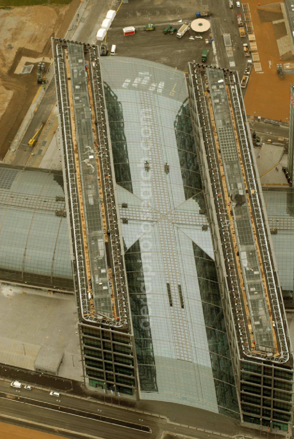 Berlin from the bird's eye view: Track progress and building of the main station of the railway in Berlin, Germany