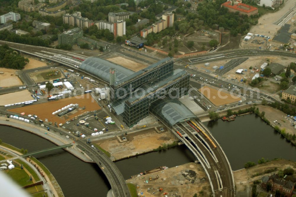 Berlin from the bird's eye view: Track progress and building of the main station of the railway in Berlin, Germany