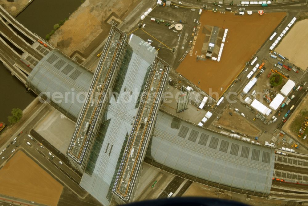 Berlin from above - Track progress and building of the main station of the railway in Berlin, Germany