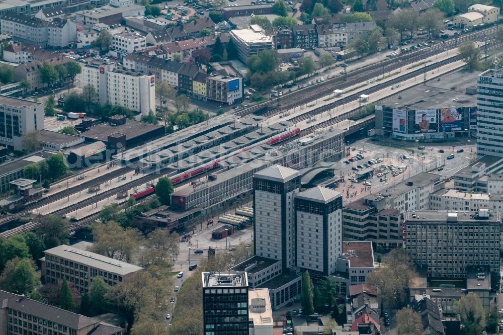 Bochum from above - Track progress and building of the main station of the railway in the district Bochum Mitte in Bochum in the state North Rhine-Westphalia