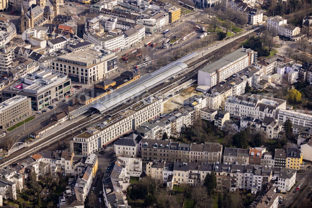 Bonn from the bird's eye view: Track layout and building of the main train station of the Deutsche Bahn in Bonn in the state North Rhine-Westphalia, Germany