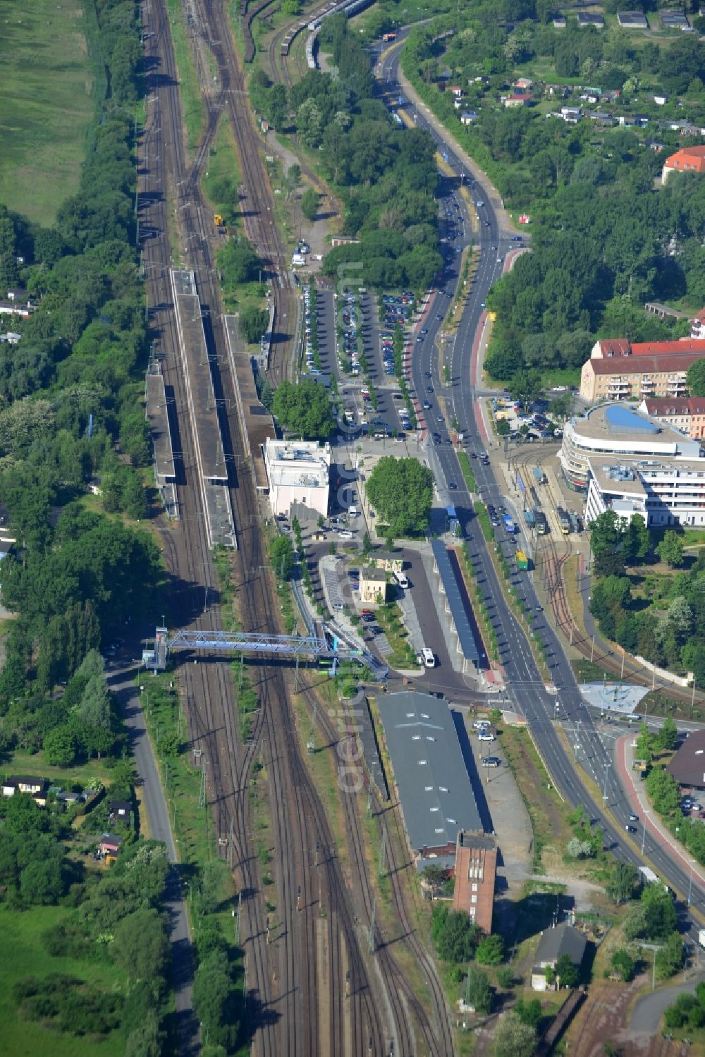 Brandenburg an der Havel from the bird's eye view: Track progress and building of the main station of the railway in Brandenburg an der Havel in the state Brandenburg