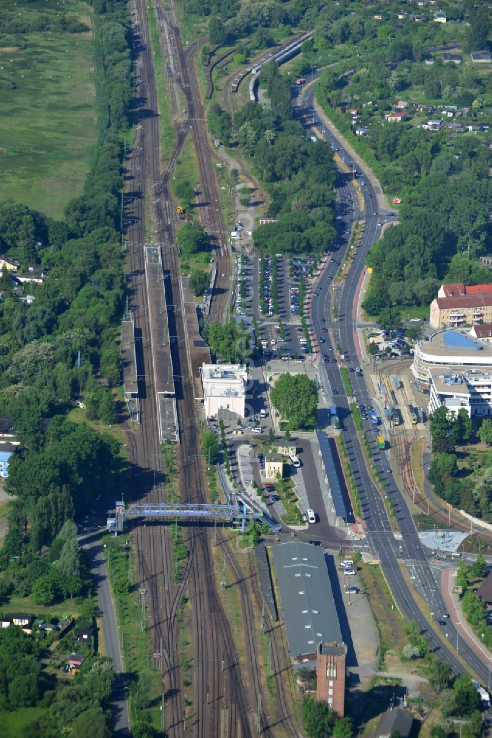 Aerial image Brandenburg an der Havel - Track progress and building of the main station of the railway in Brandenburg an der Havel in the state Brandenburg