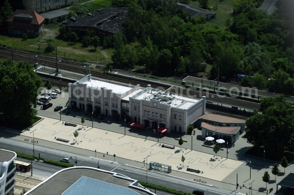 Brandenburg an der Havel from the bird's eye view: Track progress and building of the main station of the railway in Brandenburg an der Havel in the state Brandenburg