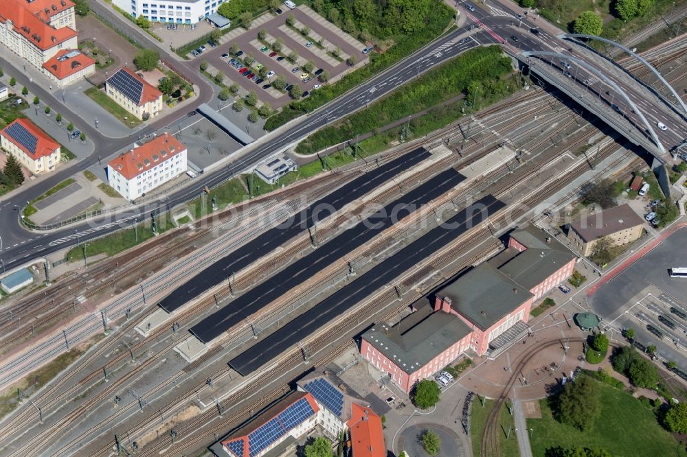 Dessau-Roßlau from the bird's eye view: Track progress and building of the main station of the railway in Dessau-Rosslau in the state Saxony-Anhalt