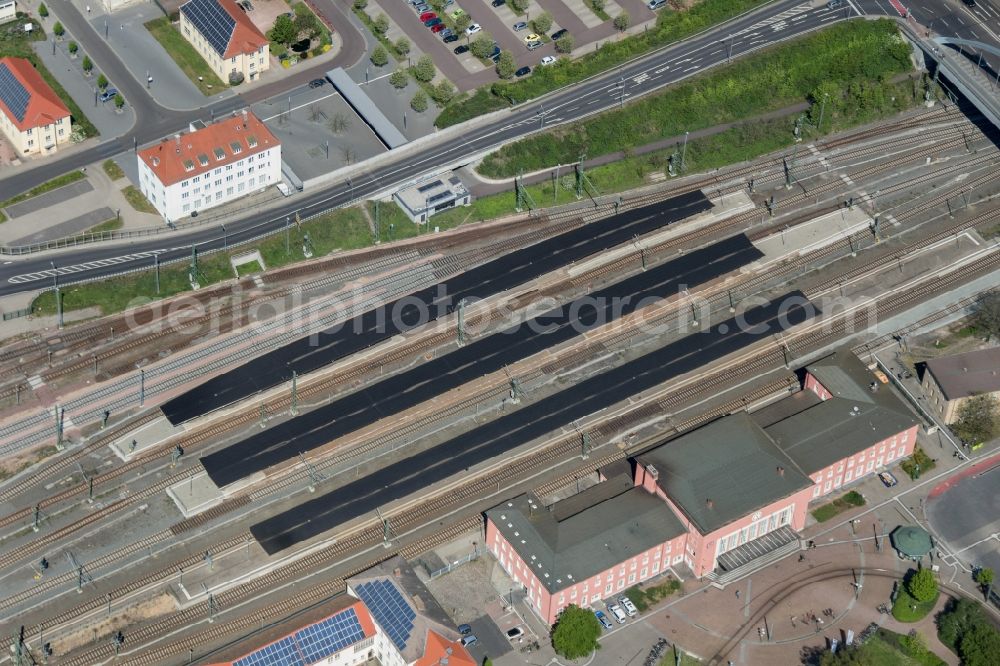 Aerial image Dessau-Roßlau - Track progress and building of the main station of the railway in Dessau-Rosslau in the state Saxony-Anhalt