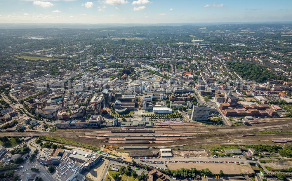 Aerial photograph Dortmund - Track progress and building of the main station of the railway in Dortmund in the state North Rhine-Westphalia, Germany