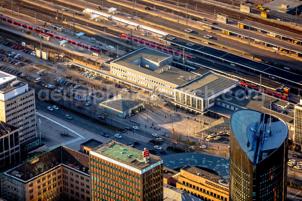 Aerial photograph Dortmund - Track progress and building of the main station of the railway in Dortmund at Ruhrgebiet in the state North Rhine-Westphalia, Germany