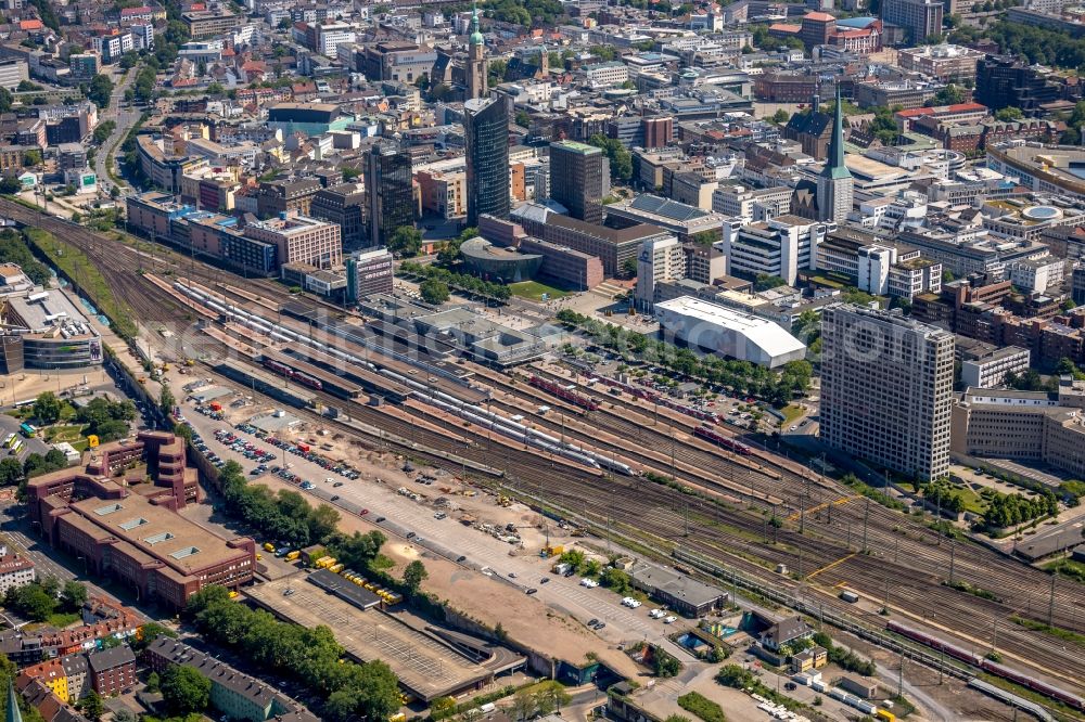 Aerial image Dortmund - Track progress and building of the main station of the railway in Dortmund in the state North Rhine-Westphalia, Germany