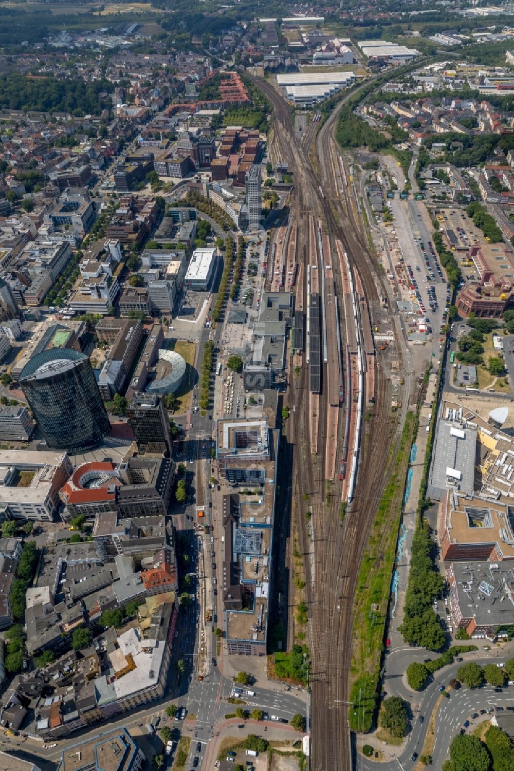 Aerial image Dortmund - Track progress and building of the main station of the railway in Dortmund in the state North Rhine-Westphalia, Germany