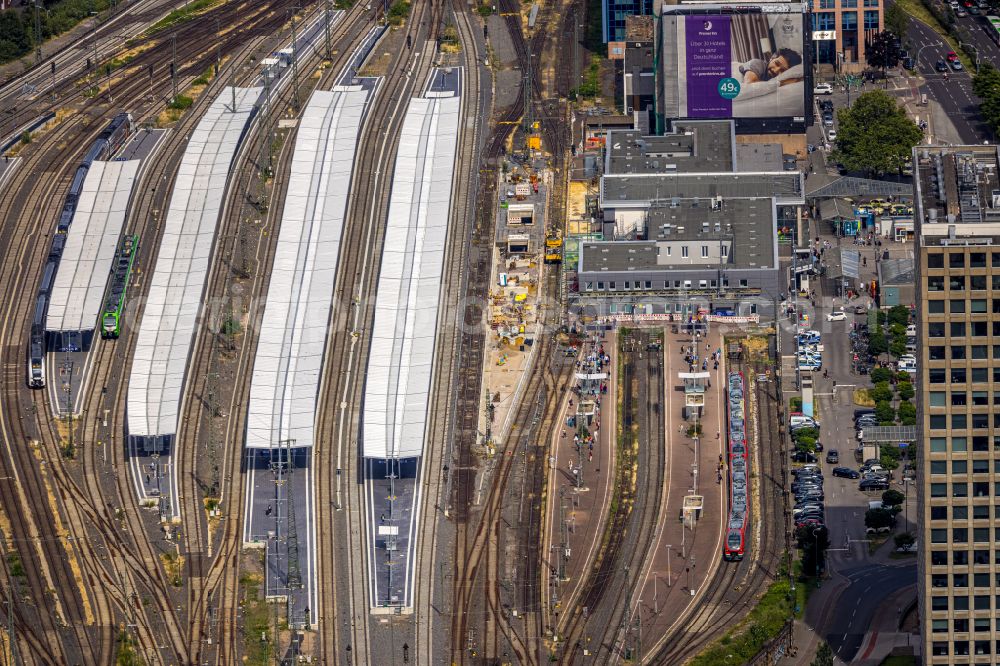 Aerial photograph Dortmund - track progress and building of the main station of the railway in Dortmund in the state North Rhine-Westphalia, Germany