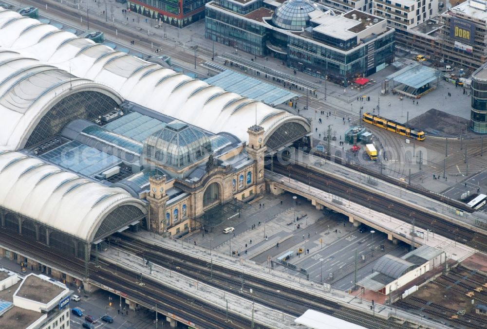 Aerial image Dresden - Track progress and building of the main station of the railway in Dresden in the state Saxony, Germany