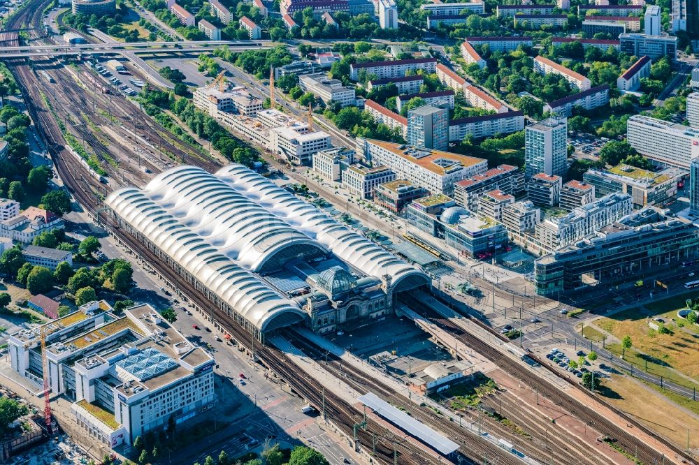 Dresden from the bird's eye view: Track progress and building of the main station of the railway in Dresden in the state Saxony, Germany