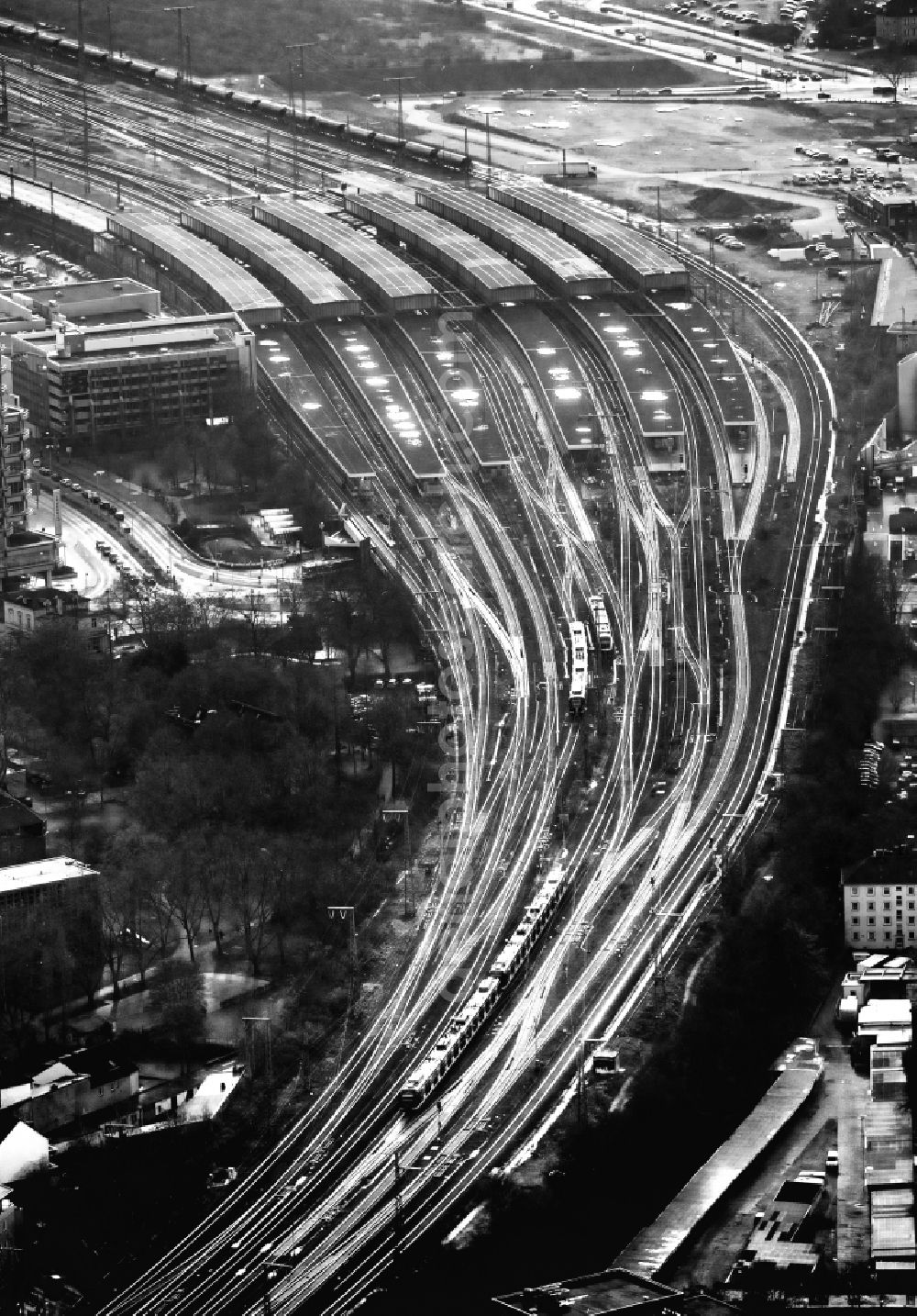 Duisburg from above - Track progress and building of the main station of the railway in Duisburg in the state North Rhine-Westphalia