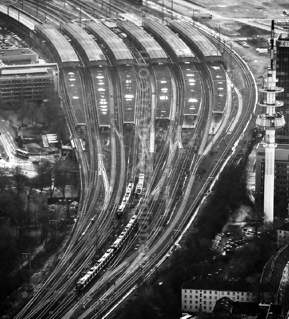 Duisburg from the bird's eye view: Track progress and building of the main station of the railway in Duisburg in the state North Rhine-Westphalia