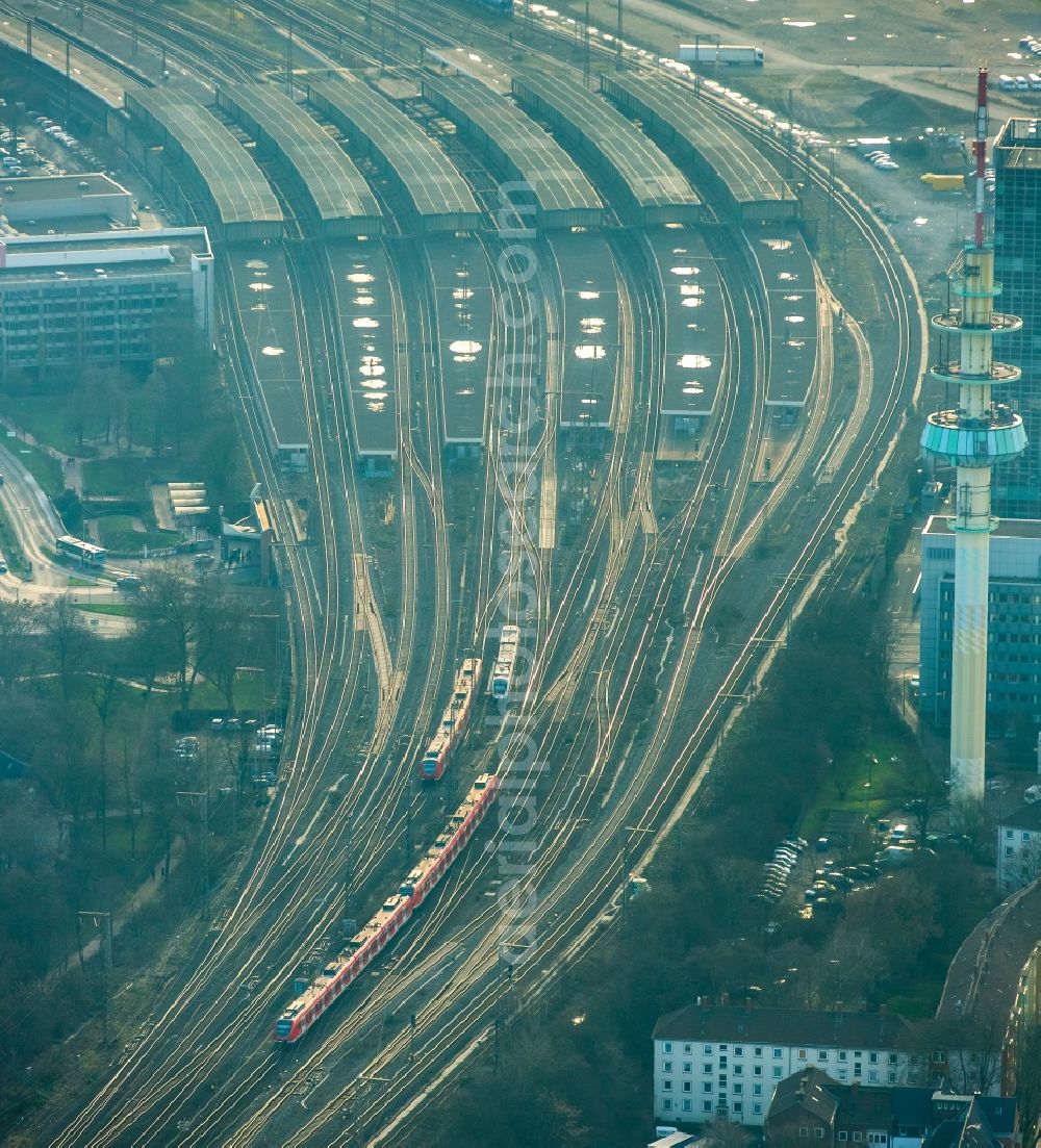 Aerial image Duisburg - Track progress and building of the main station of the railway in Duisburg in the state North Rhine-Westphalia