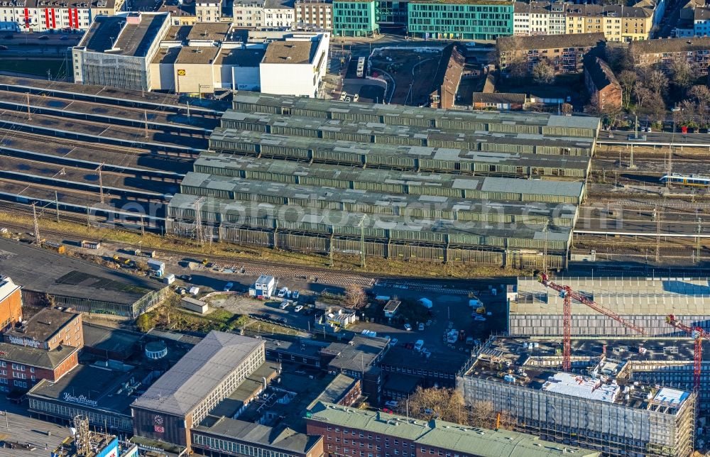 Aerial image Duisburg - Track progress and building of the main station of the railway in Duisburg in the state North Rhine-Westphalia