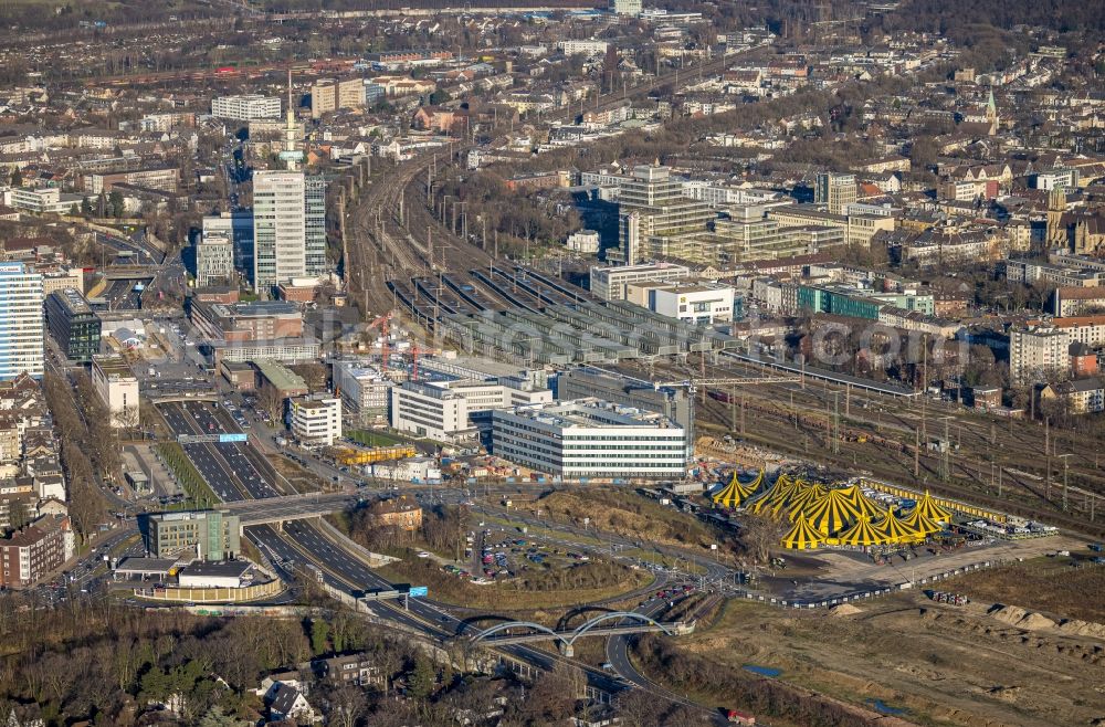 Duisburg from above - Track progress and building of the main station of the railway in the district Neudorf-Nord in Duisburg at Ruhrgebiet in the state North Rhine-Westphalia