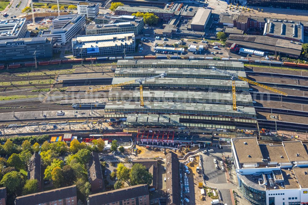 Duisburg from above - Track progress and building of the main station of the railway with a construction site in the district Neudorf-Nord in Duisburg at Ruhrgebiet in the state North Rhine-Westphalia