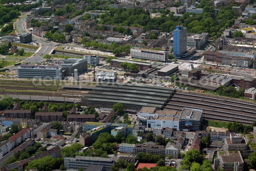 Duisburg from above - Track progress and building of the main station of the railway in Duisburg in the state North Rhine-Westphalia, Germany