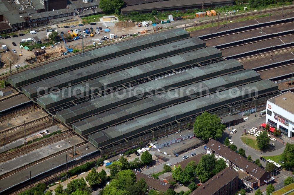 Aerial image Duisburg - Track progress and building of the main station of the railway in Duisburg in the state North Rhine-Westphalia, Germany