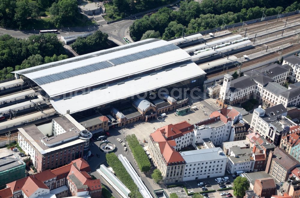 Erfurt from the bird's eye view: Track progress and building of the main station of the railway in Erfurt in the state Thuringia, Germany