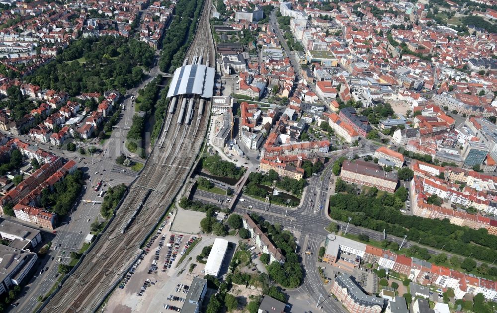 Aerial photograph Erfurt - Track progress and building of the main station of the railway in Erfurt in the state Thuringia, Germany