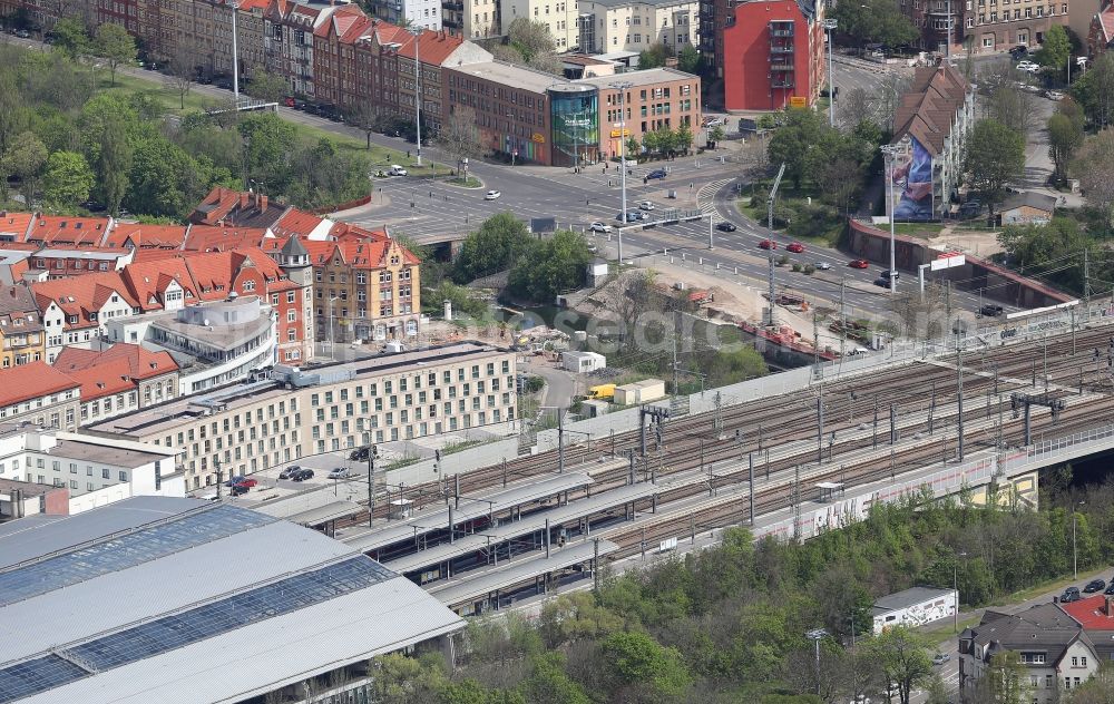 Aerial image Erfurt - Track progress and building of the main station of the railway in Erfurt in the state Thuringia, Germany