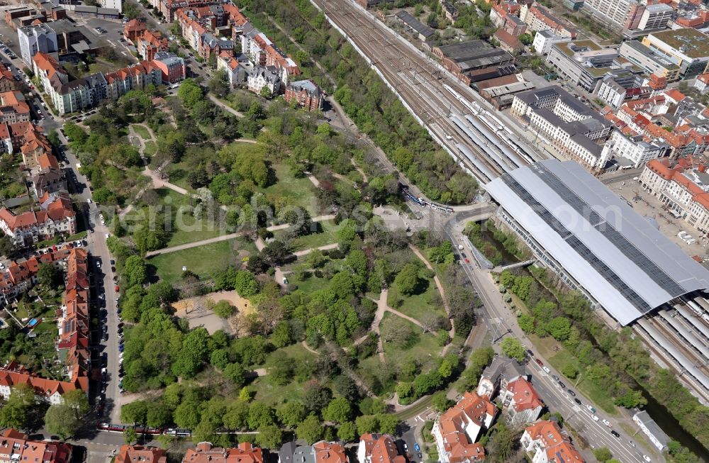 Aerial image Erfurt - Track progress and building of the main station of the railway in Erfurt in the state Thuringia, Germany