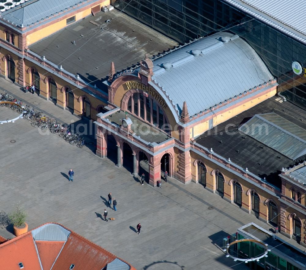 Aerial photograph Erfurt - Track progress and building of the main station of the railway in Erfurt in the state Thuringia, Germany