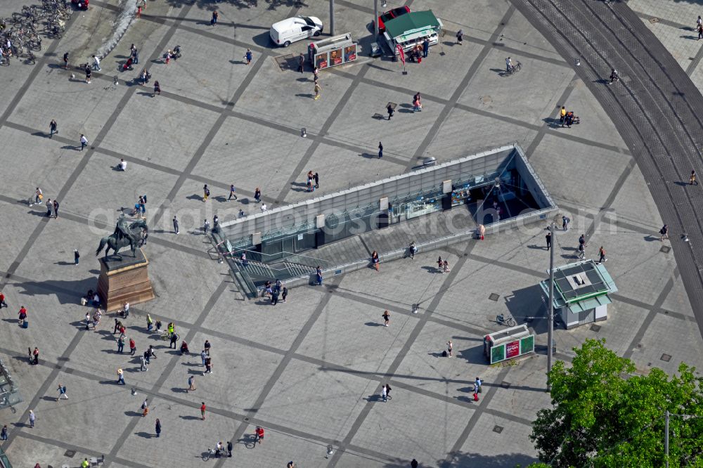 Hannover from above - Track progress and building of the main station of the railway in Hannover in the state Lower Saxony, Germany