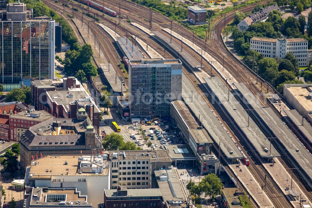 Essen from the bird's eye view: Track progress and building of the main station of the railway in Essen in the state North Rhine-Westphalia