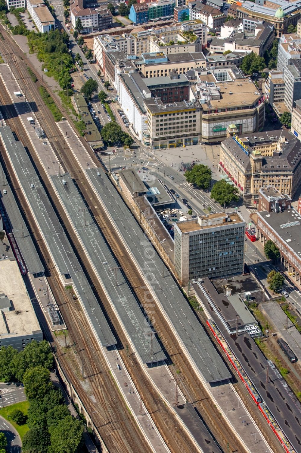 Aerial photograph Essen - Track progress and building of the main station of the railway in Essen in the state North Rhine-Westphalia