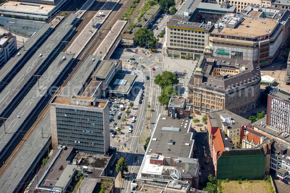 Essen from the bird's eye view: Track progress and building of the main station of the railway in Essen in the state North Rhine-Westphalia