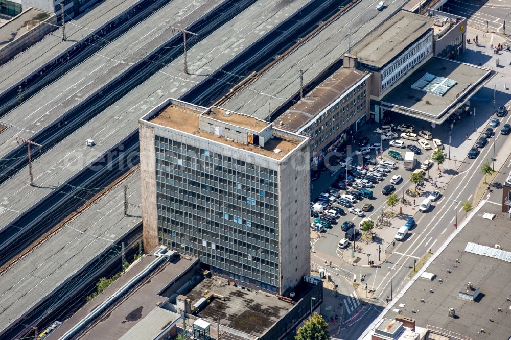 Aerial image Essen - Track progress and building of the main station of the railway in Essen in the state North Rhine-Westphalia