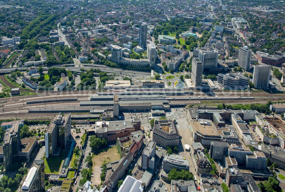 Essen from the bird's eye view: track progress and building of the main station of the railway in Essen at Ruhrgebiet in the state North Rhine-Westphalia, Germany