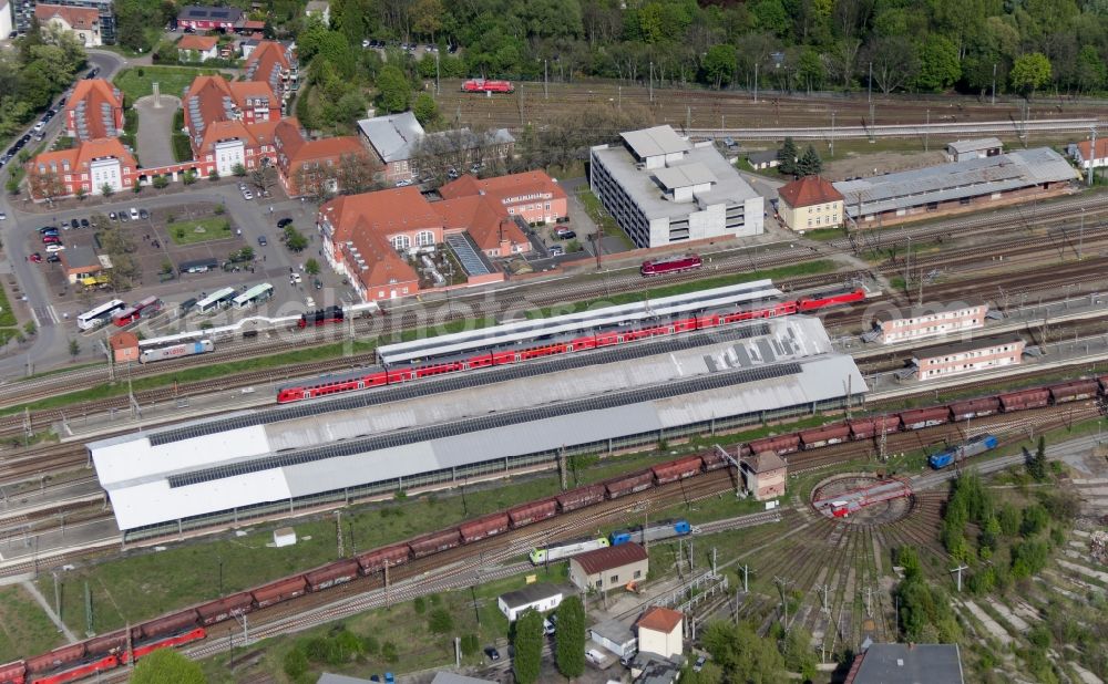 Frankfurt (Oder) from the bird's eye view: Track progress and building of the main station of the railway in Frankfurt (Oder) in the state Brandenburg