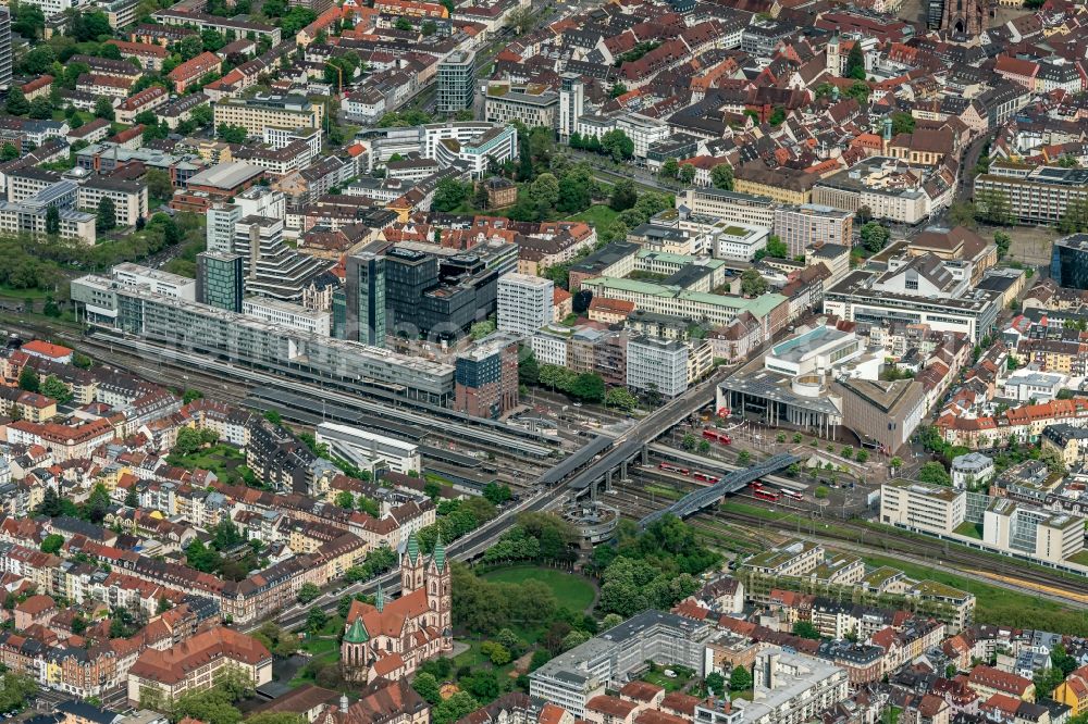 Freiburg im Breisgau from the bird's eye view: Track progress and building of the main station of the railway in Freiburg im Breisgau in the state Baden-Wurttemberg