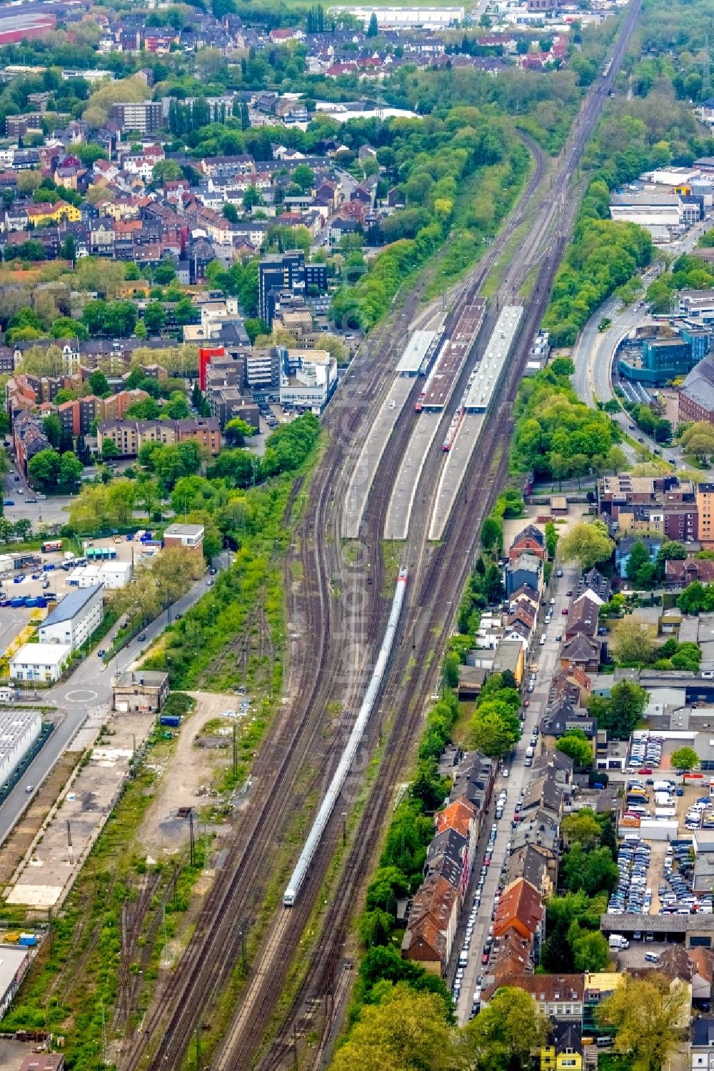 Gelsenkirchen from above - Track progress and building of the main station of the railway in Gelsenkirchen at Ruhrgebiet in the state North Rhine-Westphalia, Germany