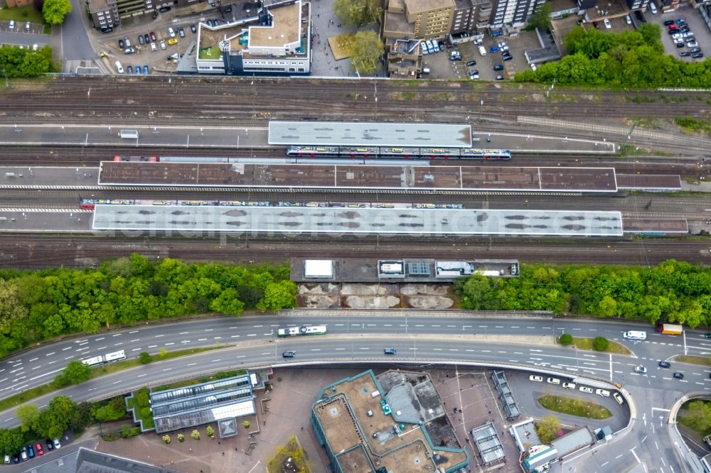 Gelsenkirchen from above - Track progress and building of the main station of the railway in Gelsenkirchen at Ruhrgebiet in the state North Rhine-Westphalia, Germany