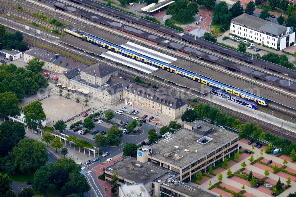 Göttingen from the bird's eye view: Track progress and building of the main station of the railway in Goettingen in the state Lower Saxony