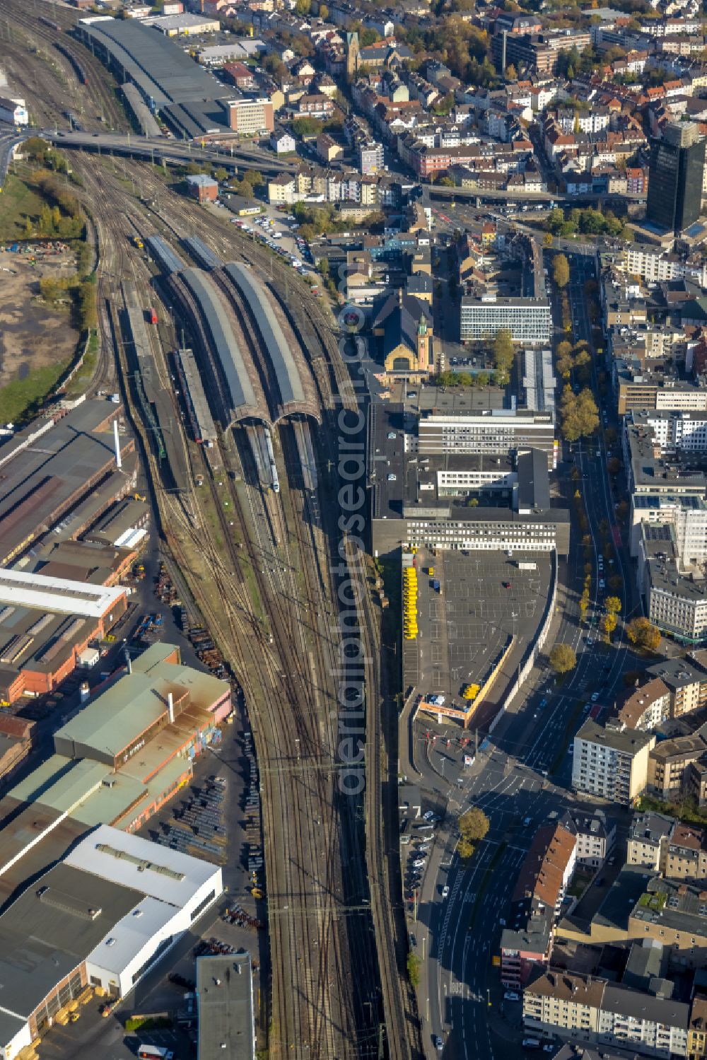 Aerial image Hagen - Track progress and building of the main station of the railway in Hagen in the state North Rhine-Westphalia