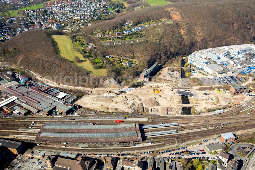 Aerial image Hagen - Track progress and building of the main station of the railway on street Am Hauptbahnhof in Hagen at Ruhrgebiet in the state North Rhine-Westphalia, Germany